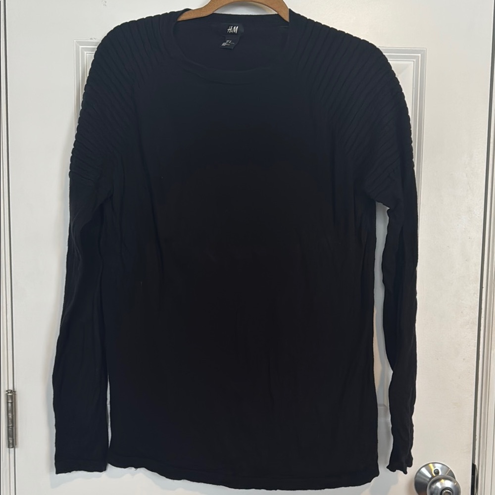H&M Men’s Black Ribbed Shoulder Sweater